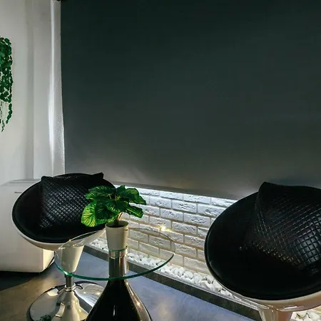 Beach Ground D-luxe Studio شقة إمبوريابرافا